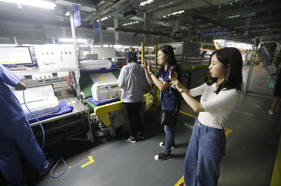 能定制家电还能查生产进度 海尔互联工厂搭起用户零距离“生态圈”